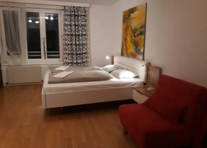 Cute Metro U4 Apartment